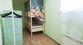 Гостиница Yo! Хостел Сочи Сочи Спальное место на двухъярусной кровати в общем номере для мужчин и женщин-2